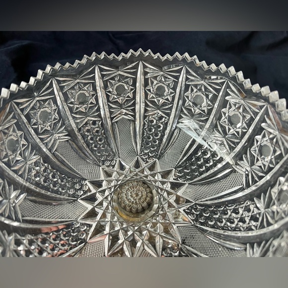 Vintage Hollywood Regency Style Cut Crystal Compote with Ornate Brass Pedestal - Picture 4 of 8